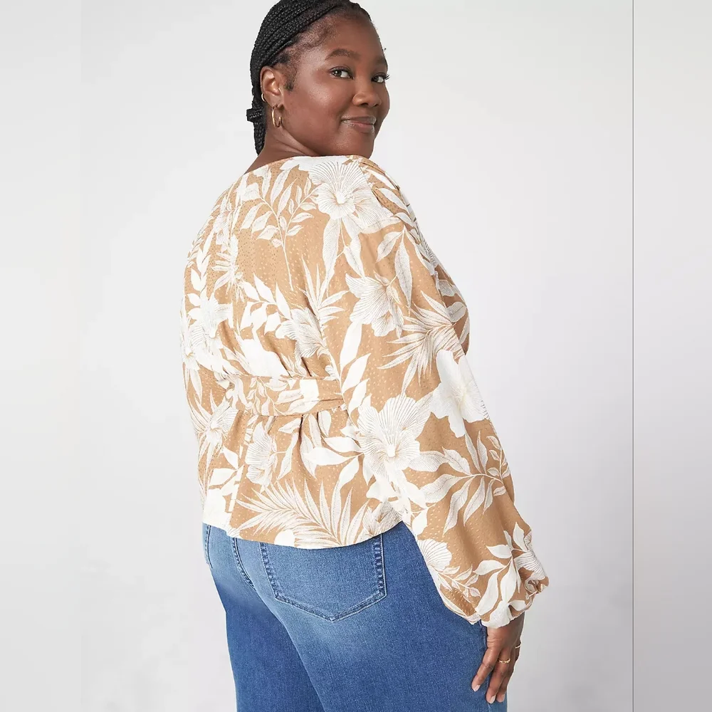 NEW LANE BRYANT Classic Crop Long-Sleeve Full-Wrap Top Blouse Size 24 - Picture 3 of 12